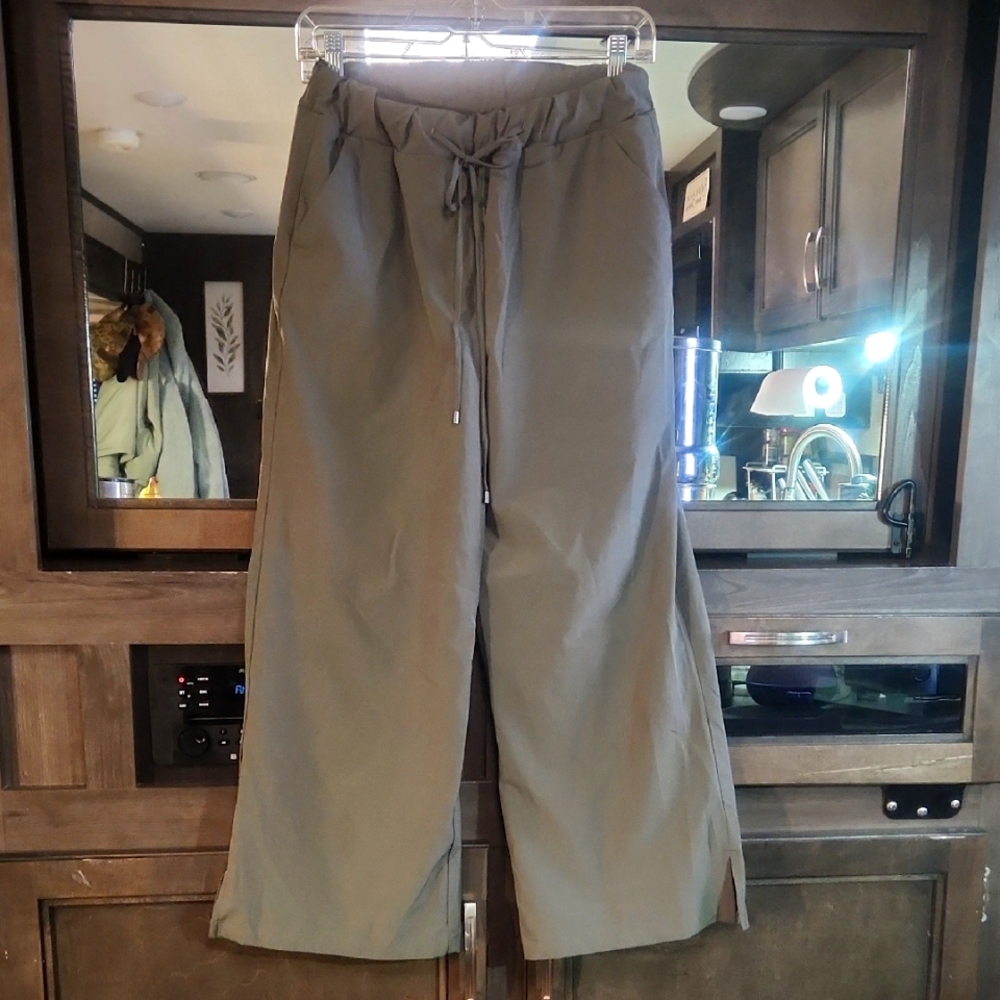 Dark green stretchy pants